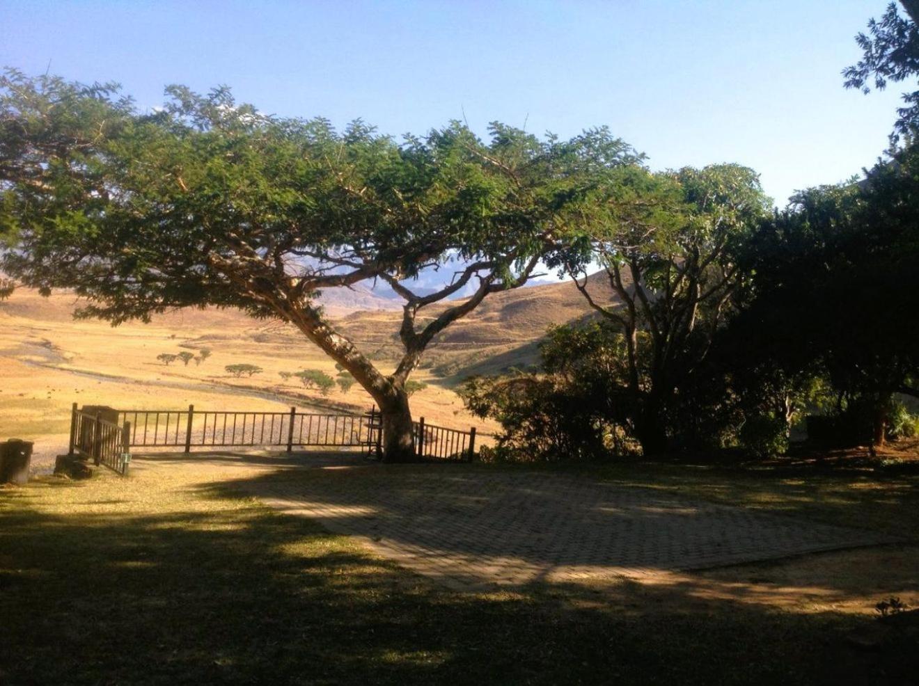Hlalanathi Drakensberg Resort Бергвил Екстериор снимка
